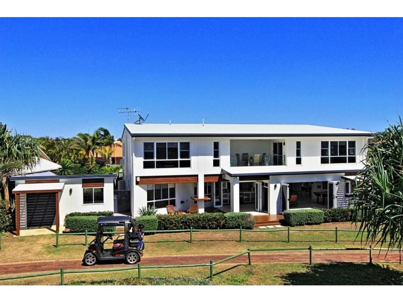 152 Barolin Esplanade, Coral Cove QLD 4670