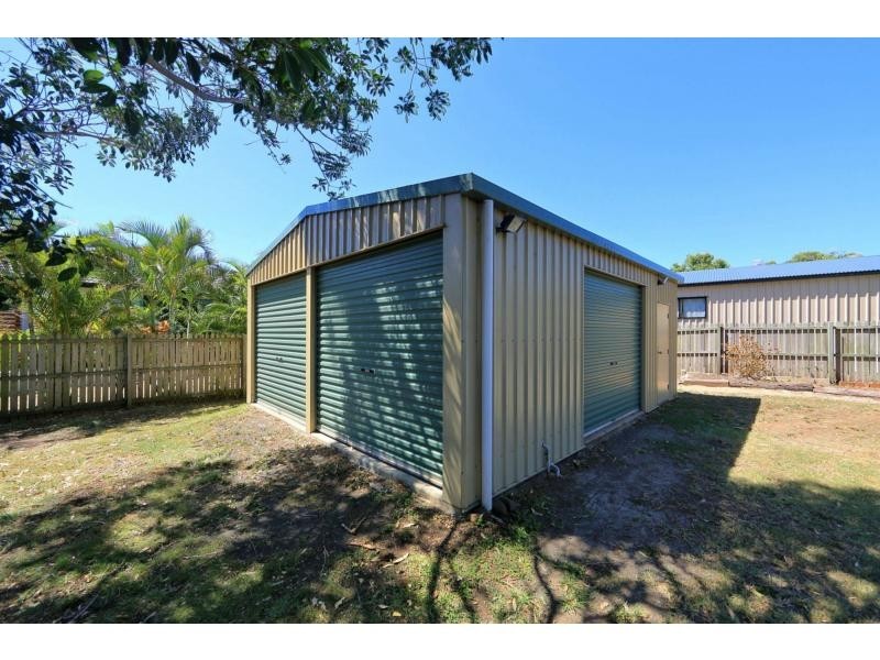2 Raewood Close, Coral Cove QLD 4670
