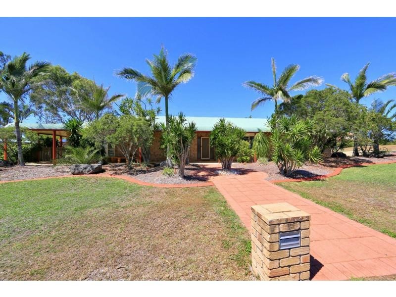 2 Raewood Close, Coral Cove QLD 4670