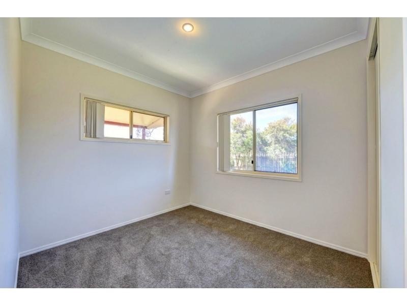 2 Raewood Close, Coral Cove QLD 4670