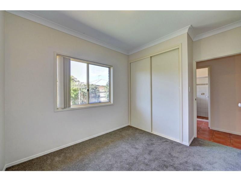 2 Raewood Close, Coral Cove QLD 4670