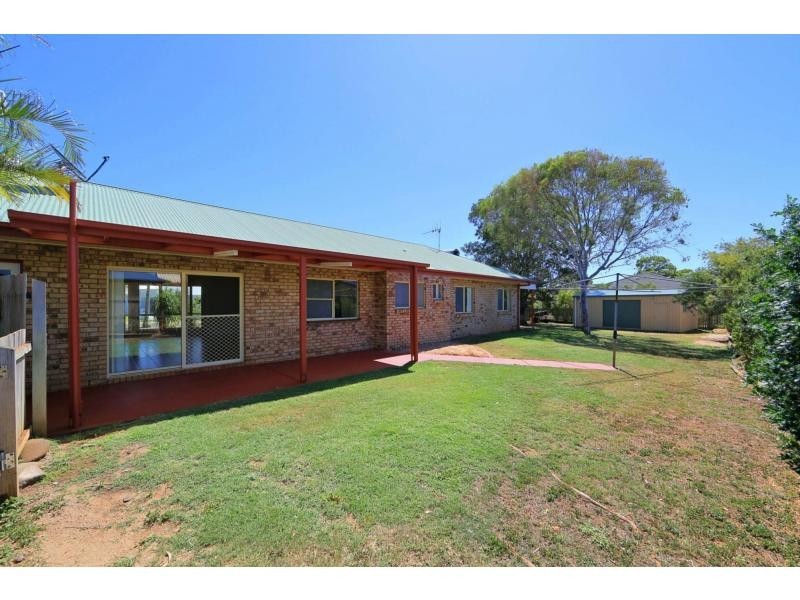 2 Raewood Close, Coral Cove QLD 4670