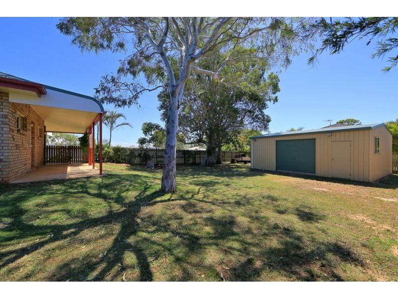 2 Raewood Close, Coral Cove QLD 4670