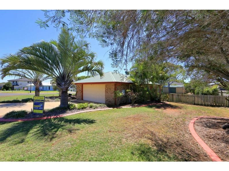 2 Raewood Close, Coral Cove QLD 4670
