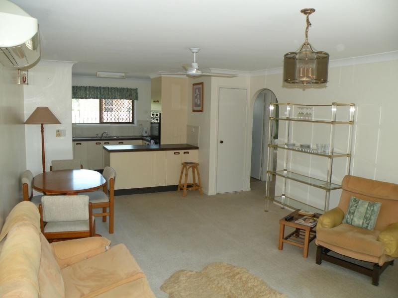 2/19 Grimwood Street, Bargara QLD 4670