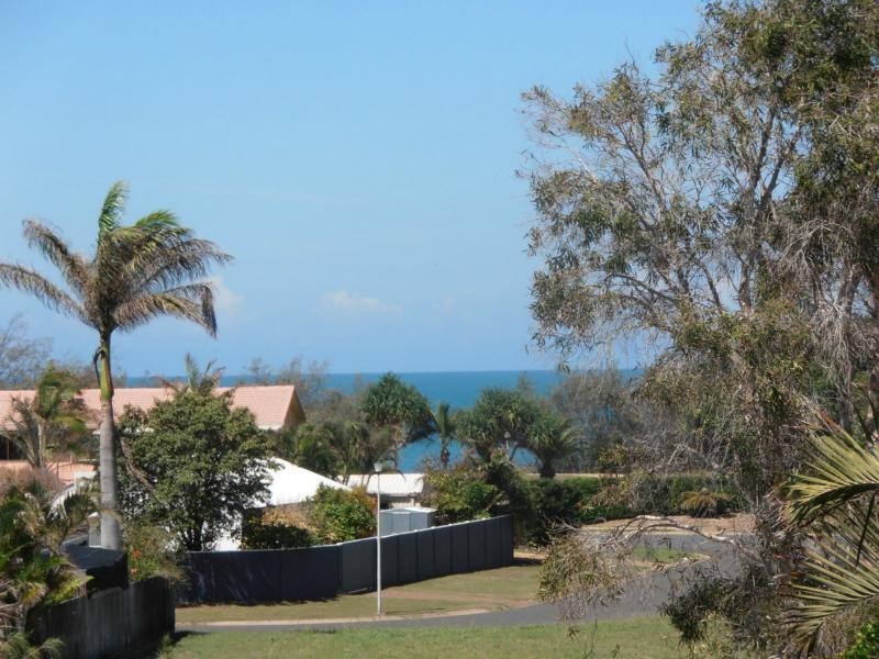 14 Shoreline Crescent, Bargara QLD 4670