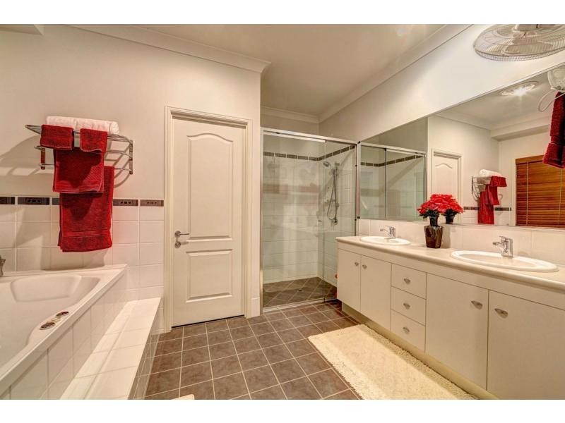 31 Coral Cove Drive, Coral Cove QLD 4670