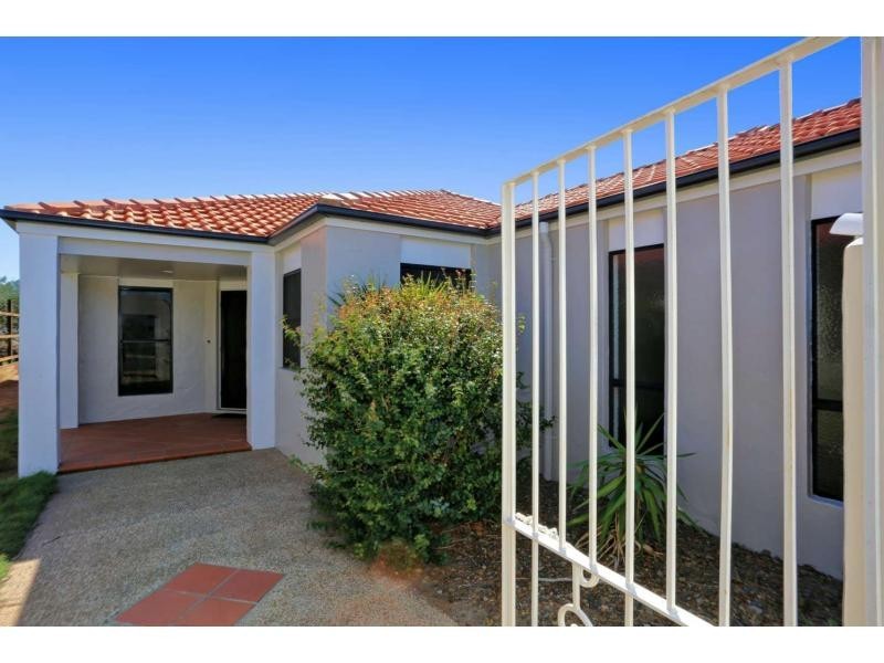 26 Chantelle Circuit, Coral Cove QLD 4670