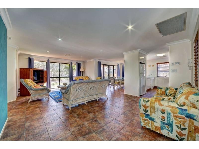 26 Chantelle Circuit, Coral Cove QLD 4670