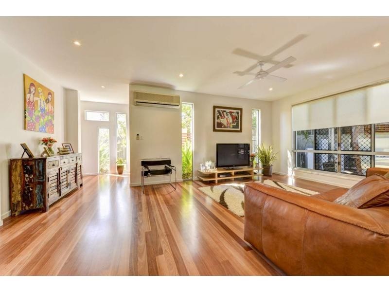 4 Henderson Row, Bargara QLD 4670