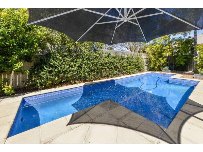 4 Henderson Row, Bargara QLD 4670
