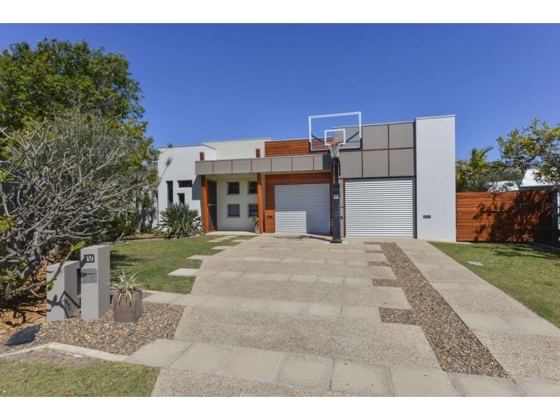 4 Henderson Row, Bargara QLD 4670