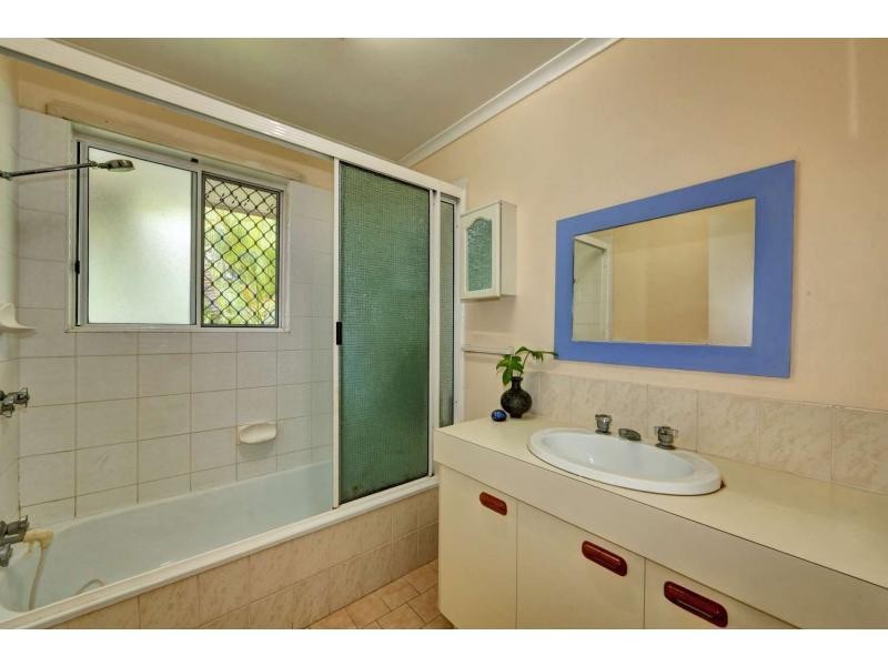 6 Leddy Crescent, Bargara QLD 4670