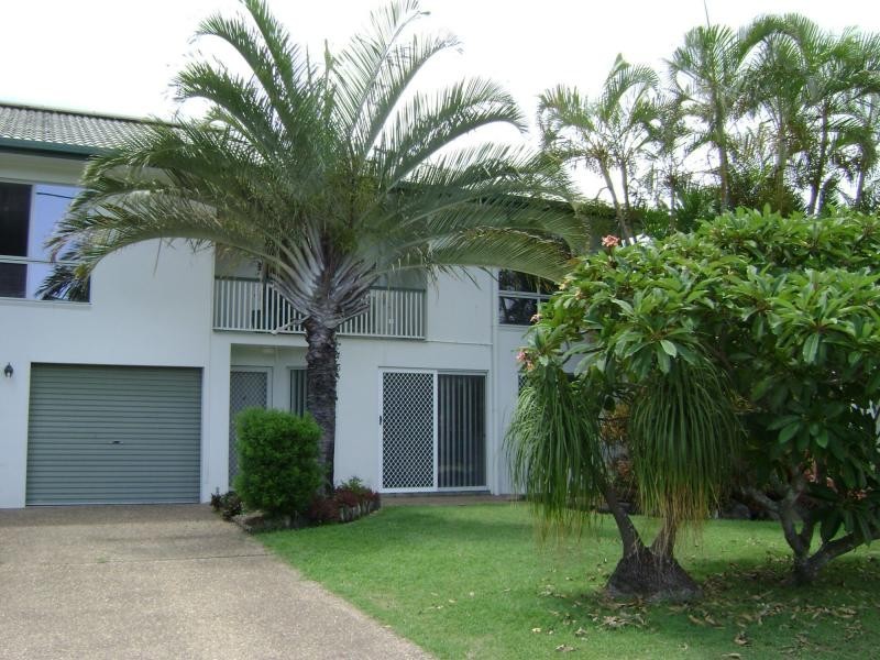 2/67 Holland Street, Bargara QLD 4670