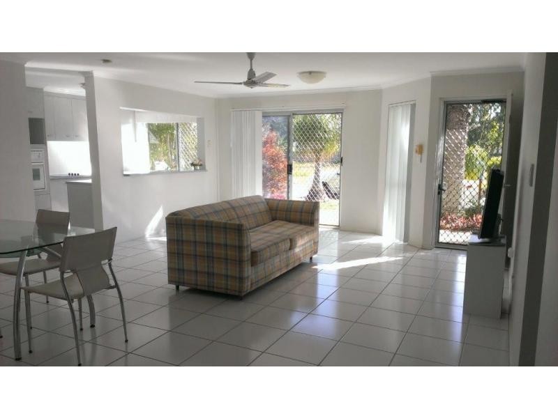 2/67 Holland Street, Bargara QLD 4670