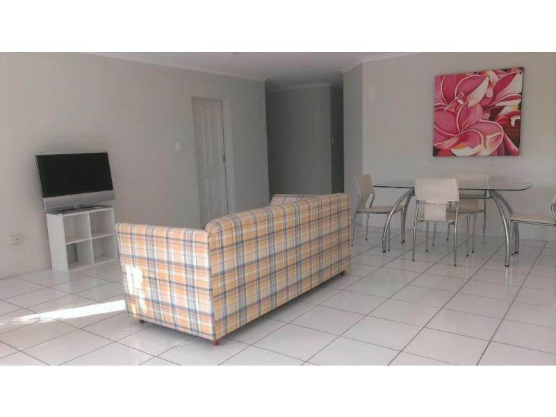 2/67 Holland Street, Bargara QLD 4670