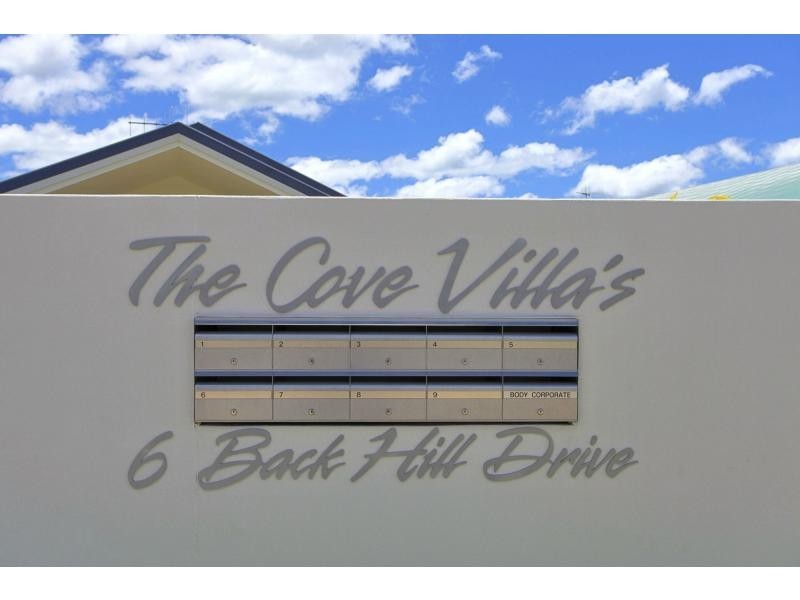 6 Back Hill Drive, Coral Cove QLD 4670