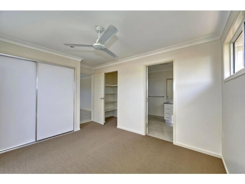 6 Back Hill Drive, Coral Cove QLD 4670