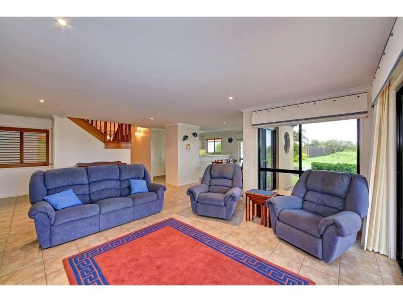 22 Chantelle Circuit, Coral Cove QLD 4670