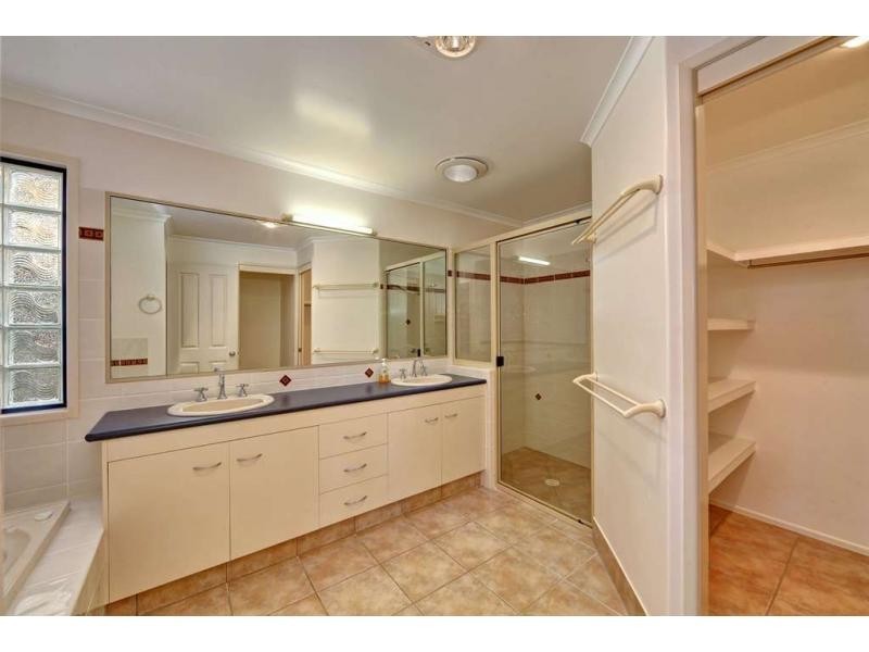 22 Chantelle Circuit, Coral Cove QLD 4670