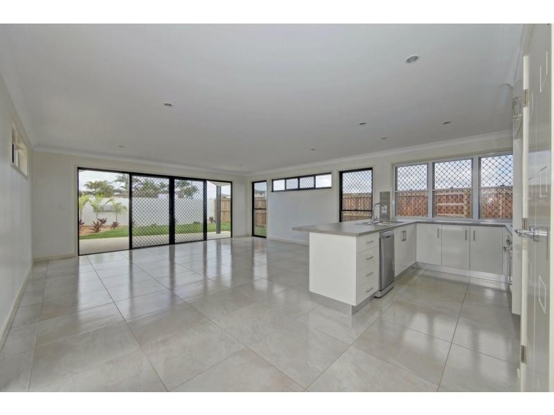 Villa 1/6 Backhill Drive, Coral Cove QLD 4670