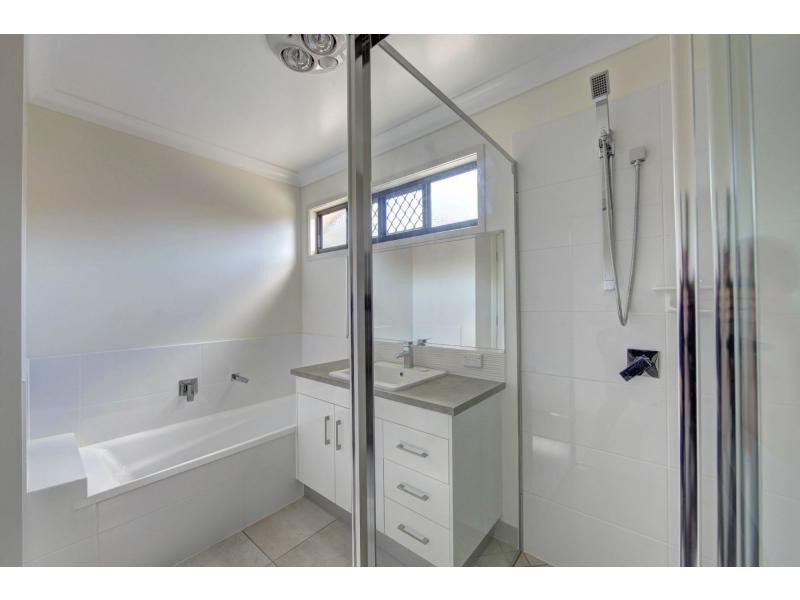 Villa 1/6 Backhill Drive, Coral Cove QLD 4670