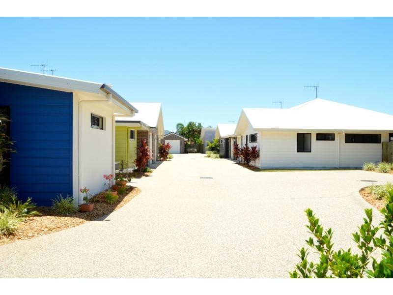 Duplex 9/6 Backhill Drive, Coral Cove QLD 4670
