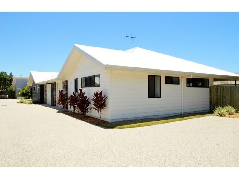Duplex 9/6 Backhill Drive, Coral Cove QLD 4670