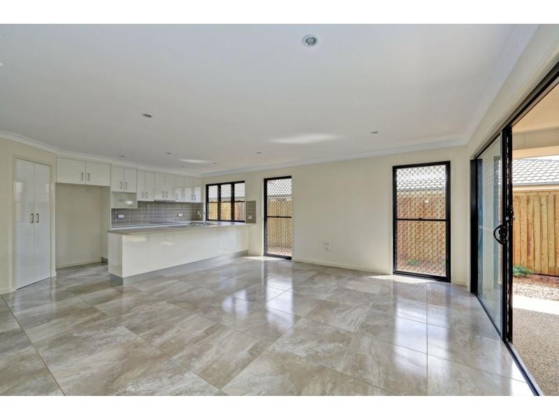 Duplex 9/6 Backhill Drive, Coral Cove QLD 4670