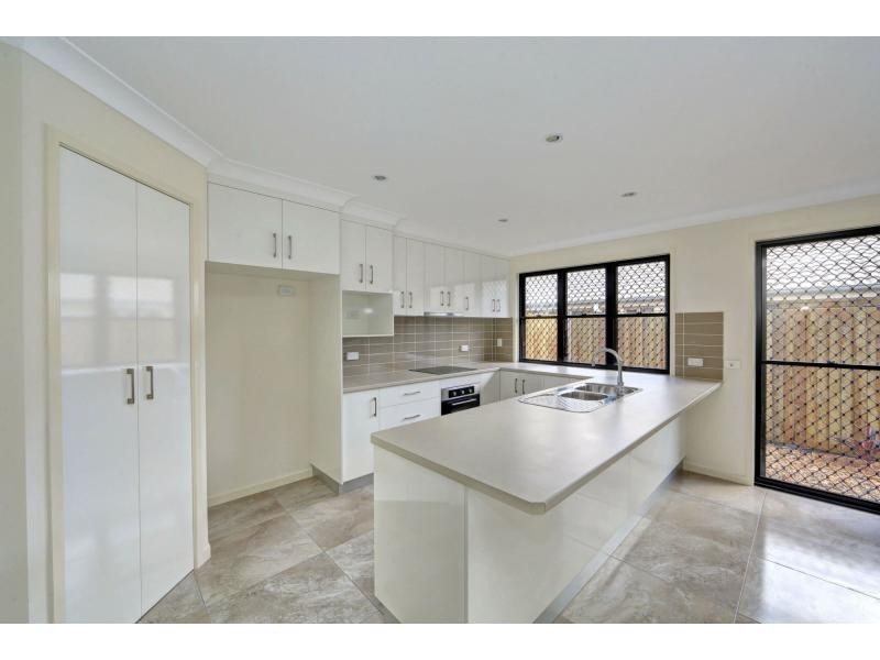 Duplex 9/6 Backhill Drive, Coral Cove QLD 4670