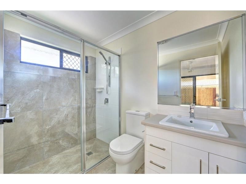 Duplex 9/6 Backhill Drive, Coral Cove QLD 4670