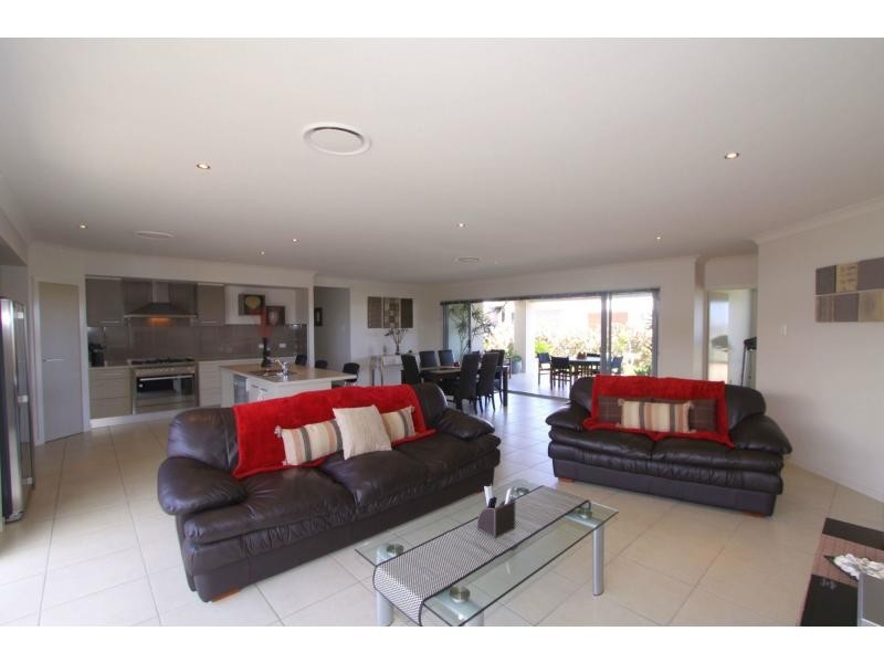 2 Parkside Parade, Bargara QLD 4670