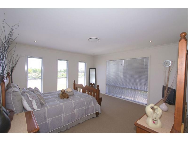 2 Parkside Parade, Bargara QLD 4670