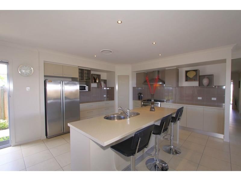 2 Parkside Parade, Bargara QLD 4670