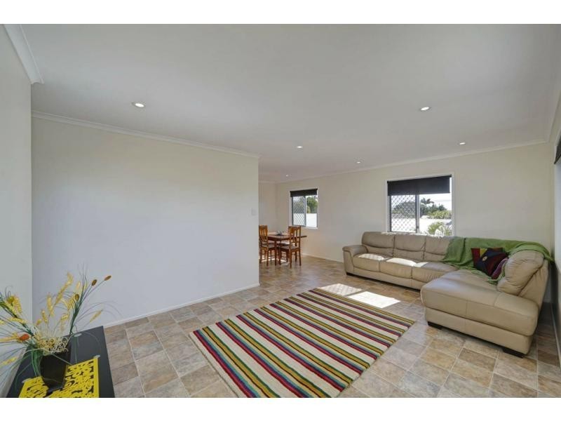 10 Rehbein Avenue, Qunaba QLD 4670