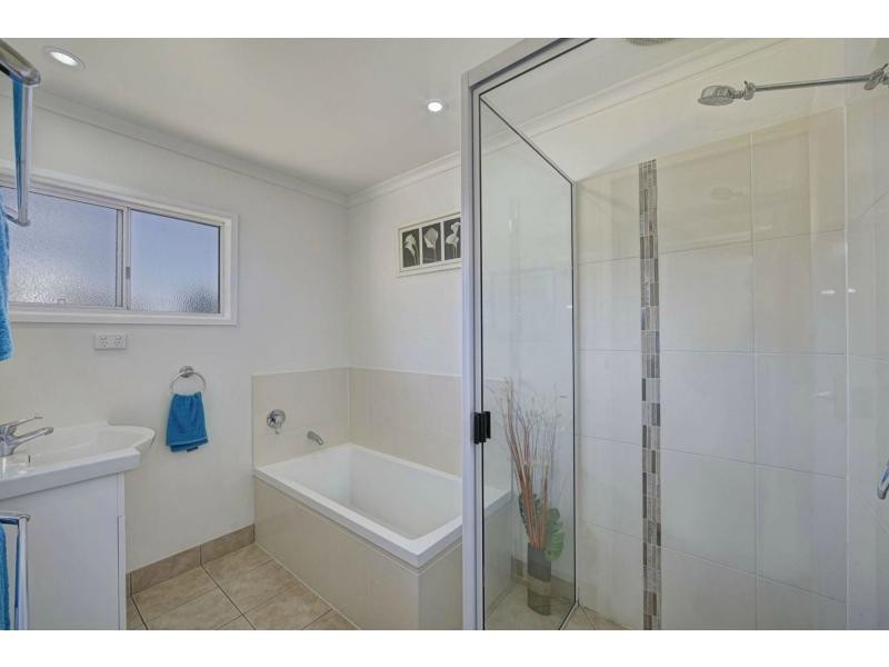 10 Rehbein Avenue, Qunaba QLD 4670