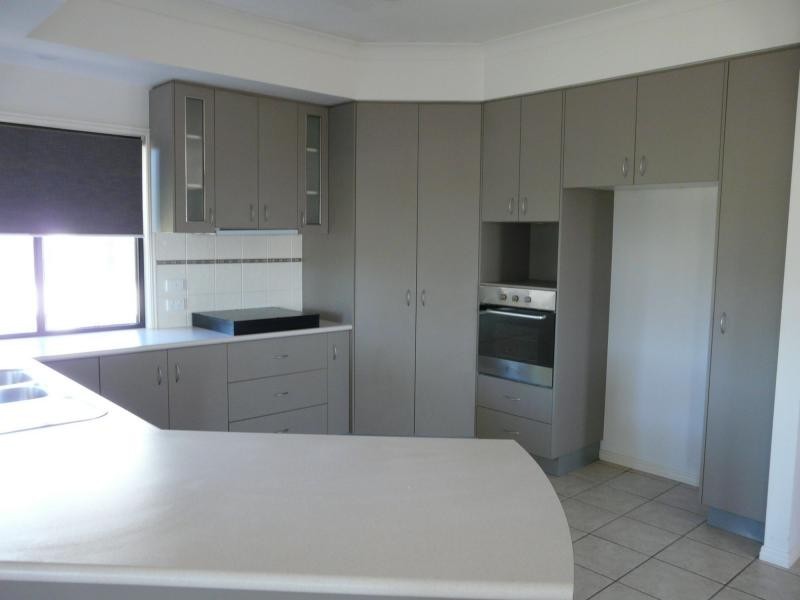 1 Robert John Circuit, Coral Cove QLD 4670