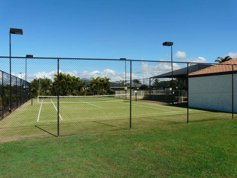 1 Robert John Circuit, Coral Cove QLD 4670