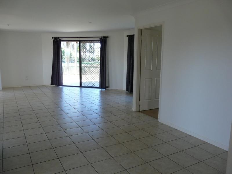 1 Robert John Circuit, Coral Cove QLD 4670