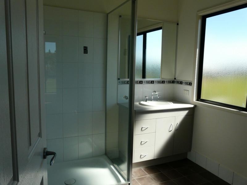 1 Robert John Circuit, Coral Cove QLD 4670