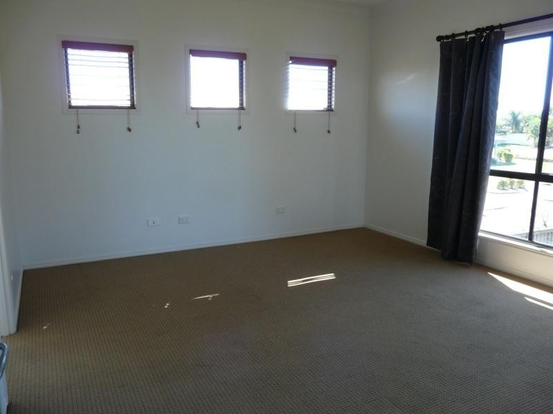 1 Robert John Circuit, Coral Cove QLD 4670
