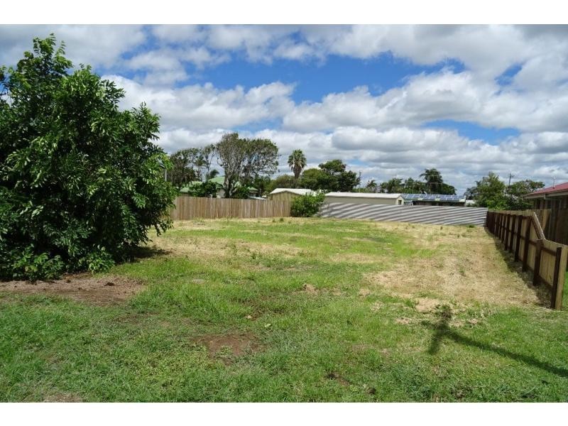 33 Byron Street, Burnett Heads QLD 4670