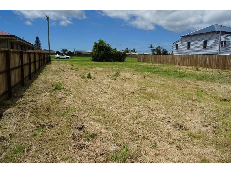 33 Byron Street, Burnett Heads QLD 4670
