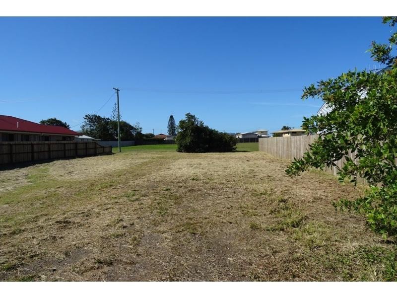 33 Byron Street, Burnett Heads QLD 4670