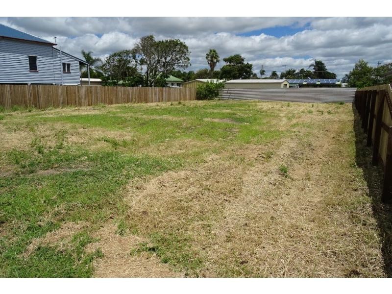 33 Byron Street, Burnett Heads QLD 4670