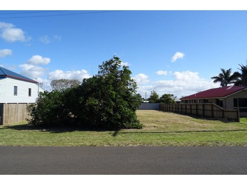 33 Byron Street, Burnett Heads QLD 4670