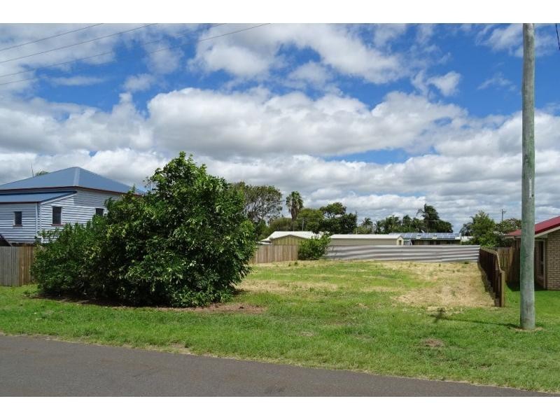 33 Byron Street, Burnett Heads QLD 4670