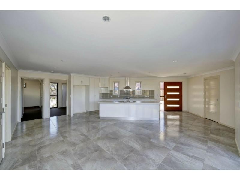 Unit 2/6 Backhill Drive, Coral Cove QLD 4670
