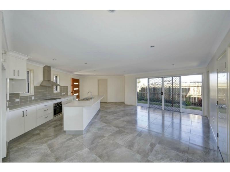 Unit 2/6 Backhill Drive, Coral Cove QLD 4670