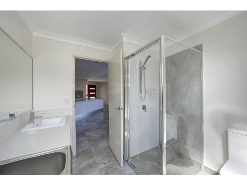 Unit 2/6 Backhill Drive, Coral Cove QLD 4670
